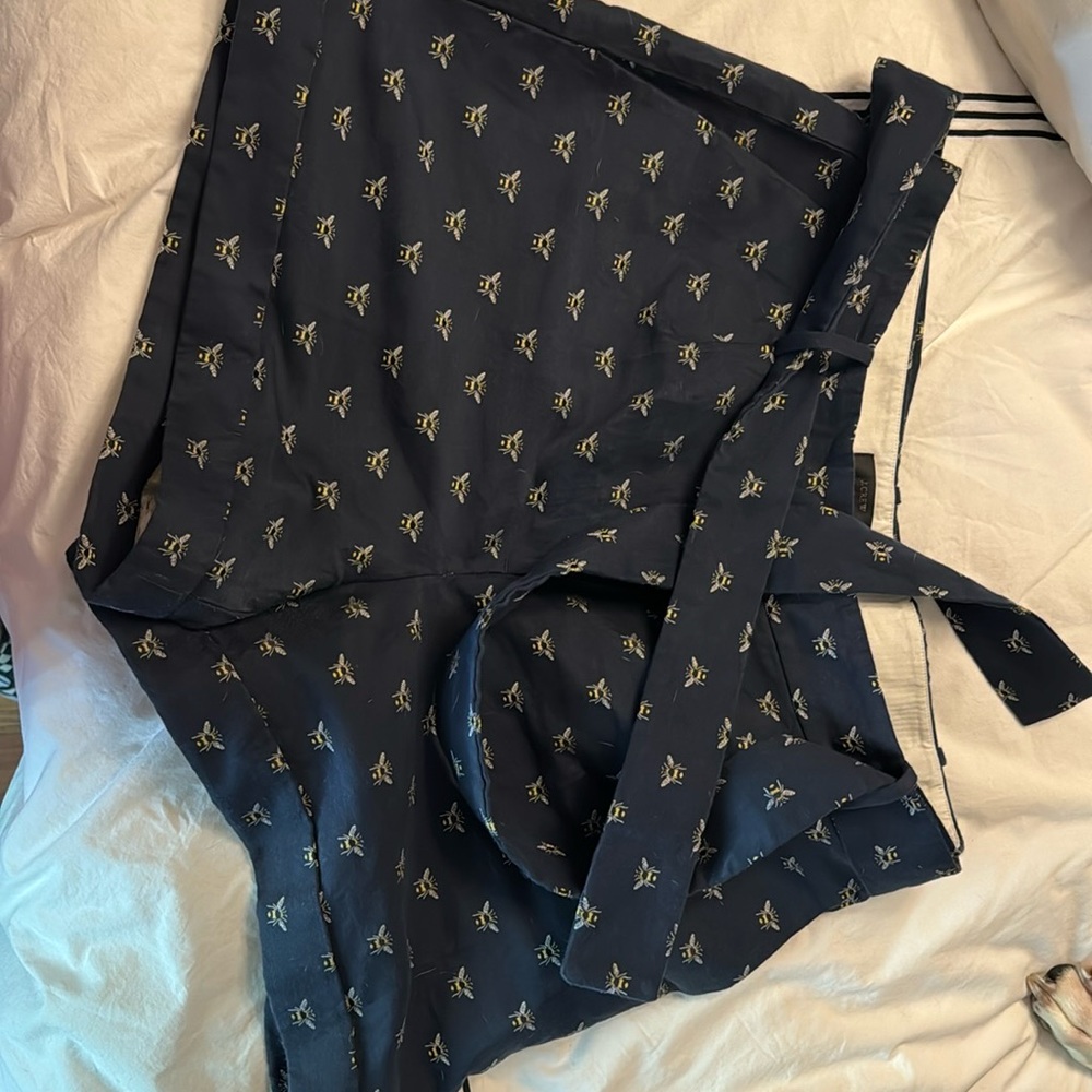 EUC J. Crew shorts with tie belt and bee graphic